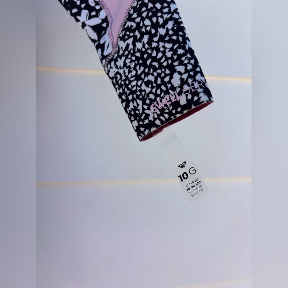 Roxy Black and Pink Patterned Sleeve - Picture 3 of 11